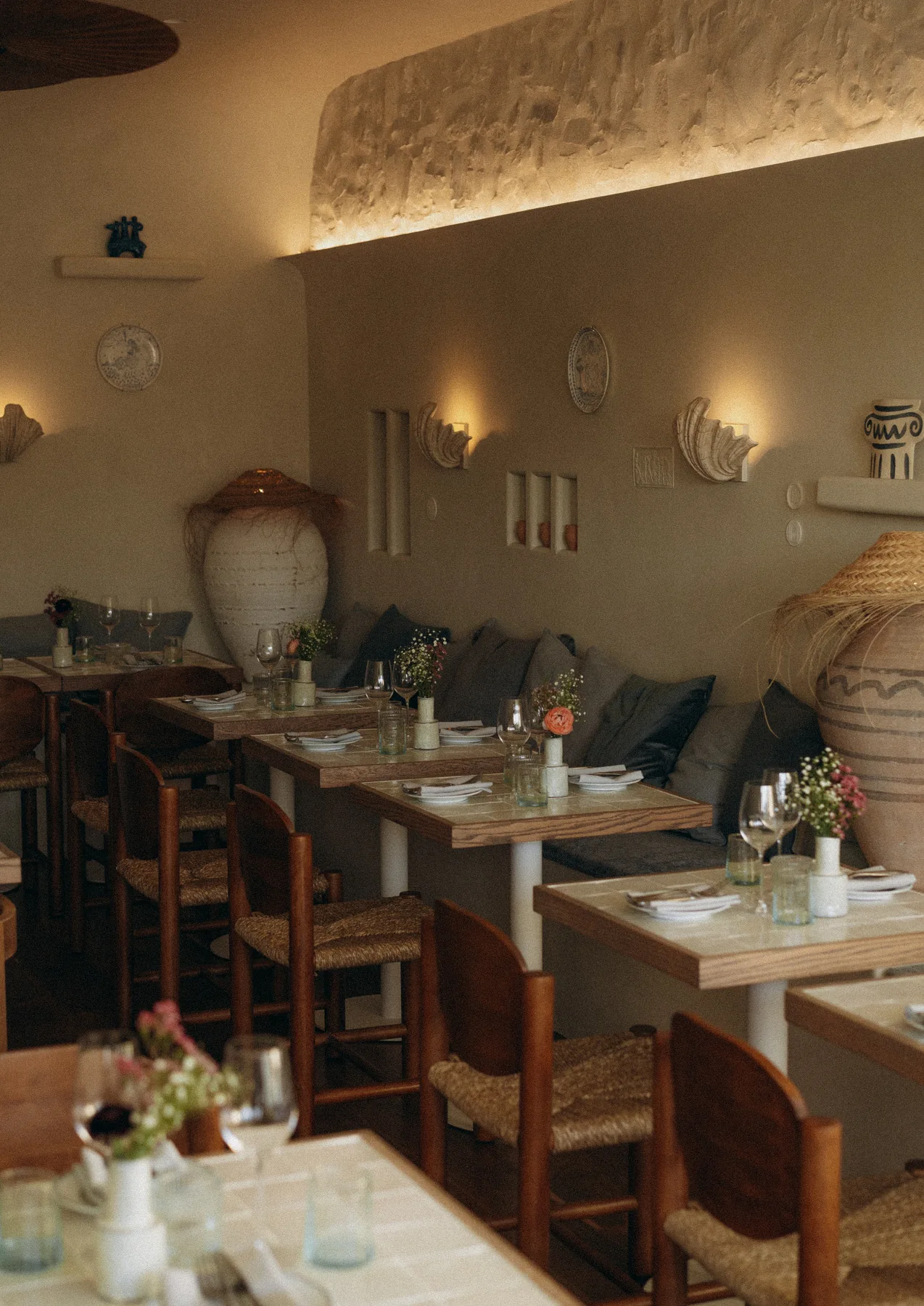 First-floor dining room at Alisa Wine & Friends